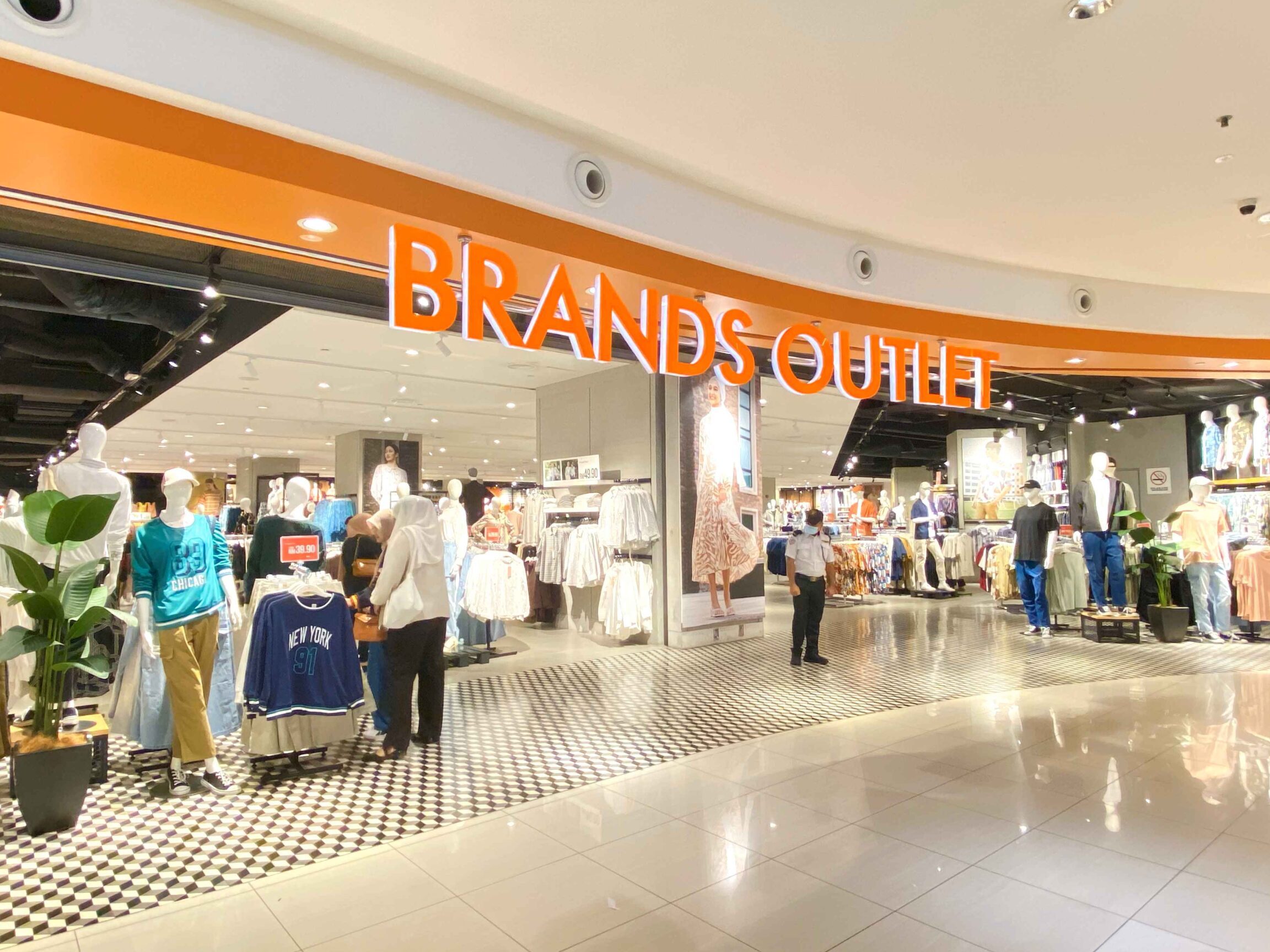 brands outlet aman central