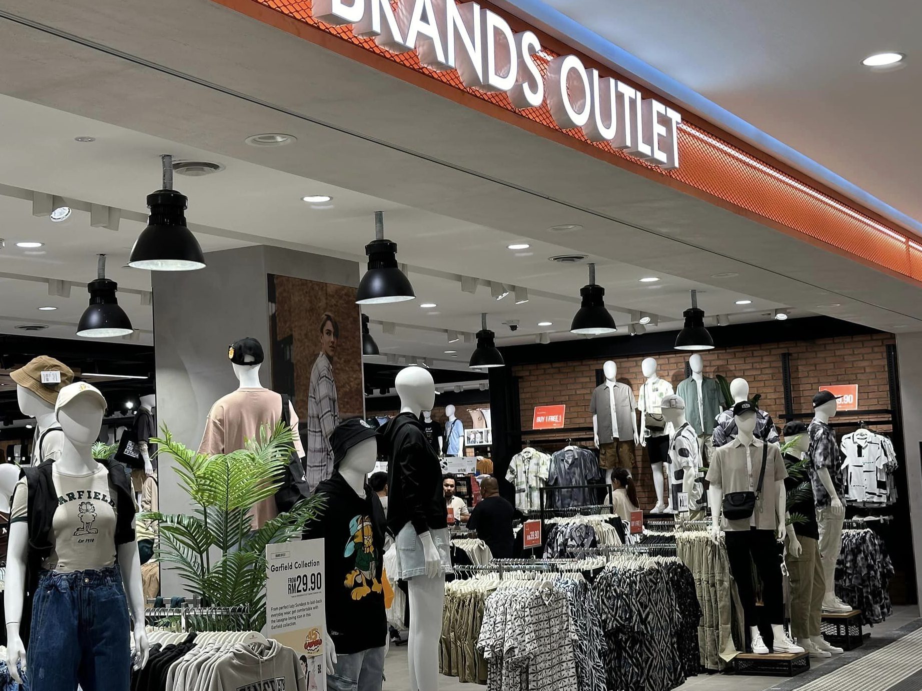 brands outlet queensbay mall