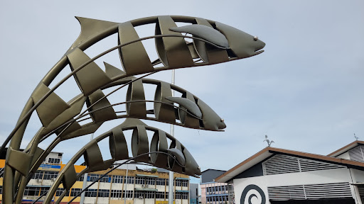 Three Fish statue Three Fish statue