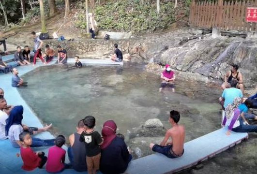 kolam air panas la la hot springs