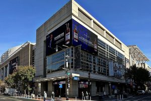 One Arena Shopping Center (1Arena)