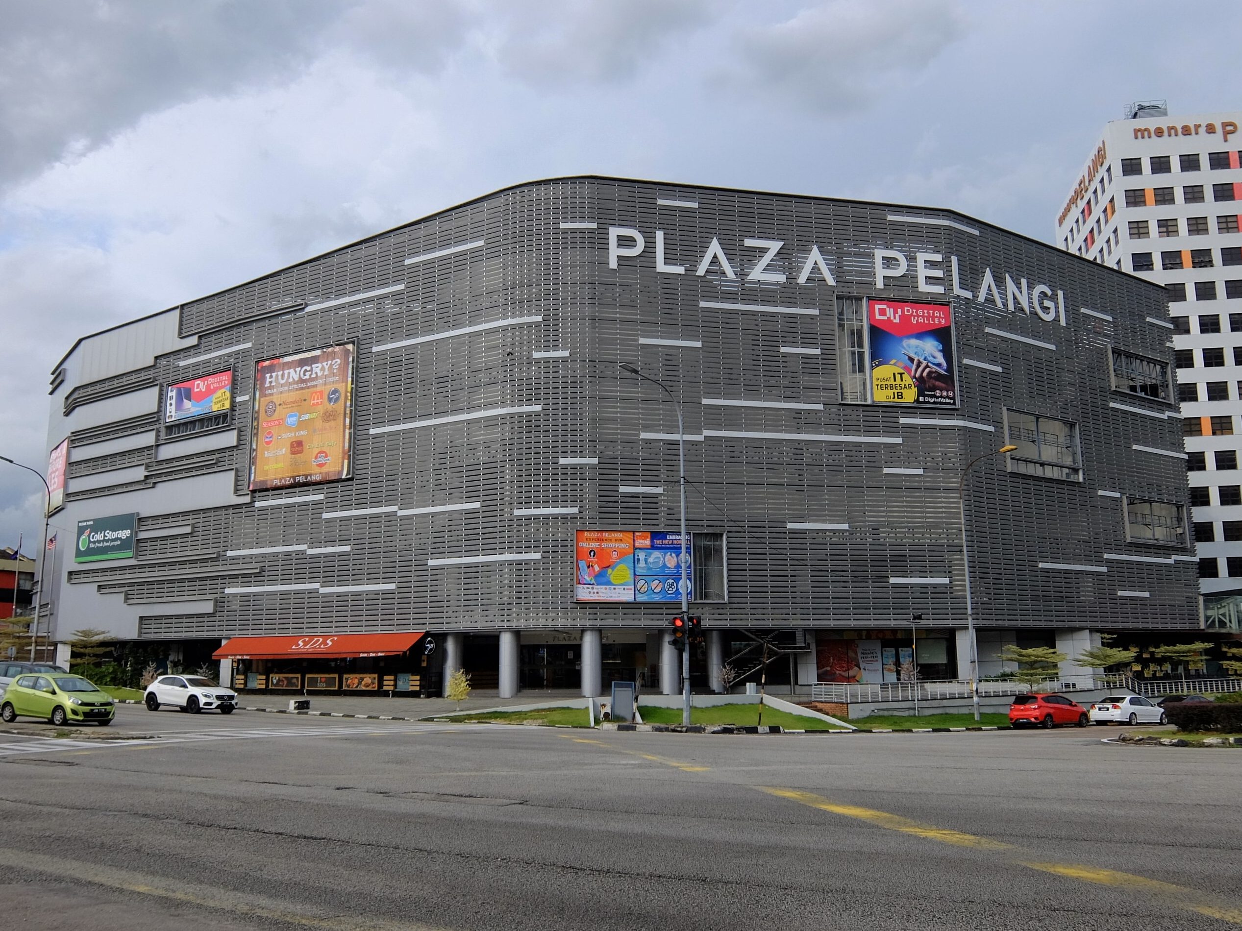 plaza pelangi