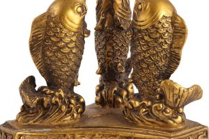 Three Fish statue